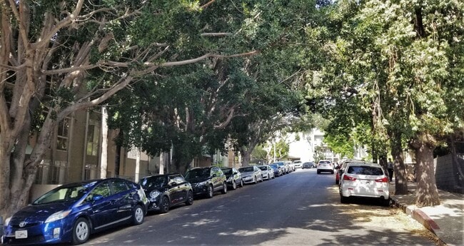 Building Photo - Luxurious 2 Bedroom, 2 Bath Condo in the Heart of Prime Hollywood