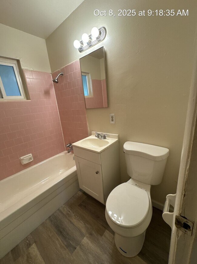 Building Photo - 3237