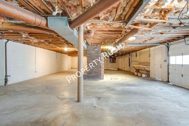 Building Photo - 303 Windmere Dr