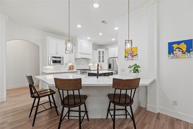 Building Photo - 32711 Wales Cir