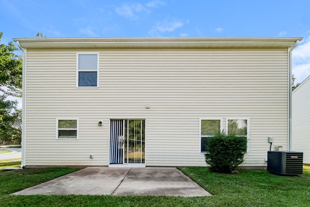Building Photo - 3804 Larkhaven Village Dr