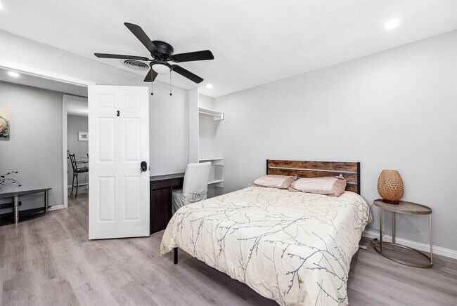 Building Photo - 4356 Phlox St