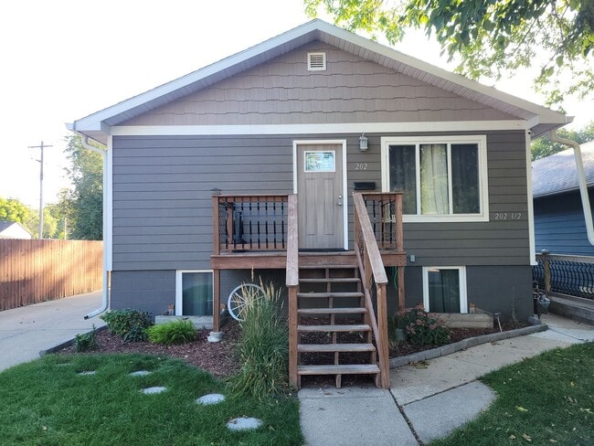Building Photo - 202 S Elmwood Avenue Duplex