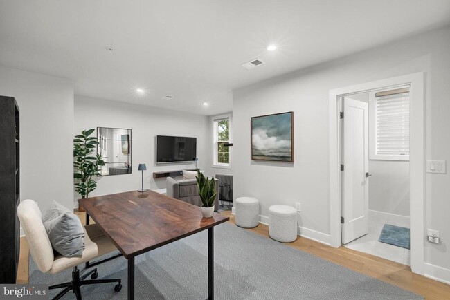 Building Photo - 43442 Croson Ln