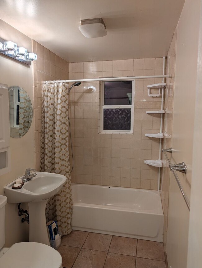 Building Photo - 12633 E Lake Dr