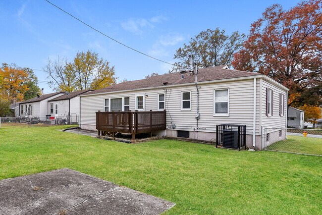 Building Photo - 1123 Roxton Dr