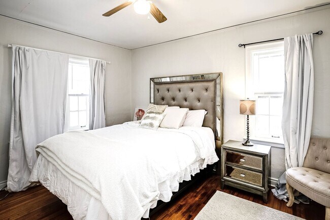Building Photo - Spacious Two Bedroom Condo in Blackstone!