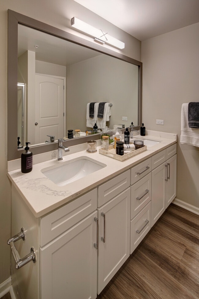 Building Photo - 1155 Museum Blvd