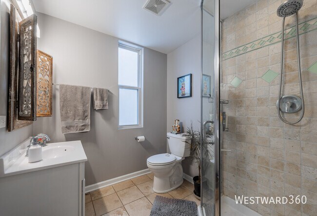 Building Photo - 1438 W Cortez St