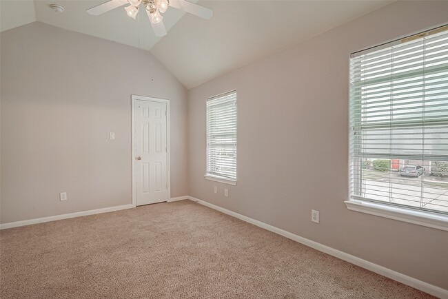 Building Photo - 206 Sydnor St