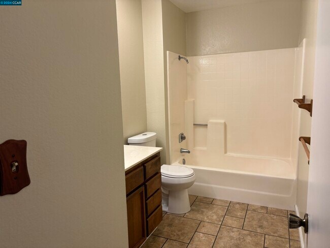Building Photo - 1602 Somerset Pl