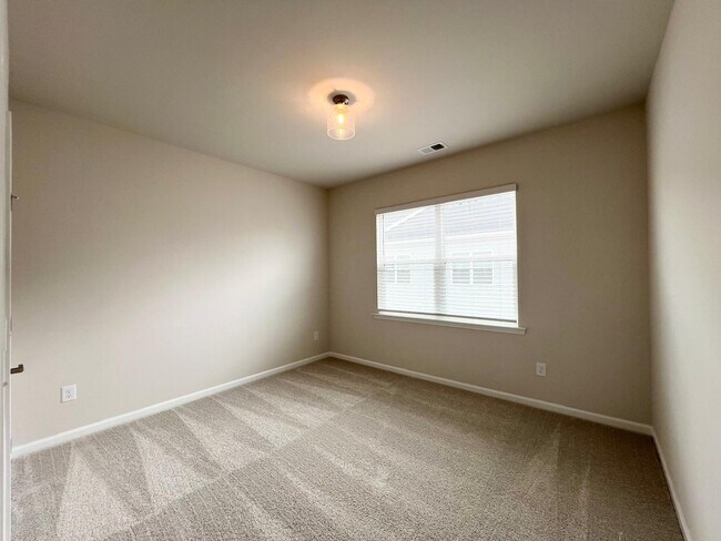 Building Photo - 8947 Nettleton Ave