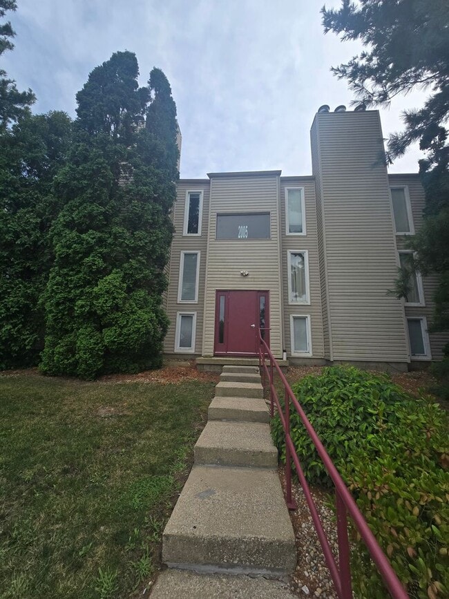 Building Photo - Gorgeous 2 Bedroom