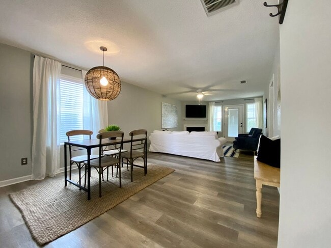 Building Photo - 16 Summit Commons Ct