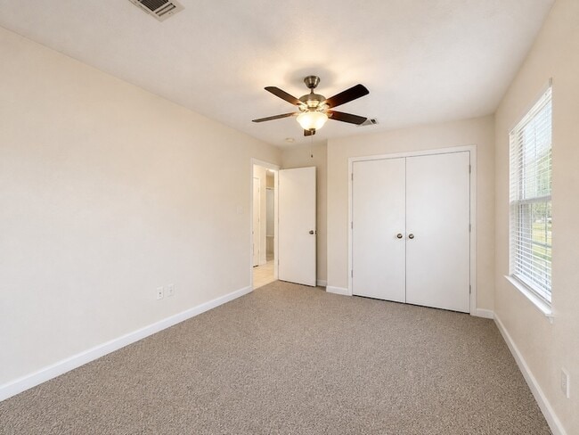 Building Photo - 1711 Dixon Ln