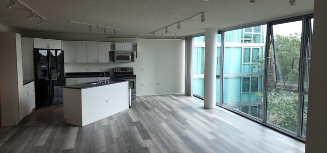Primary Photo - 3115 S Michigan Ave