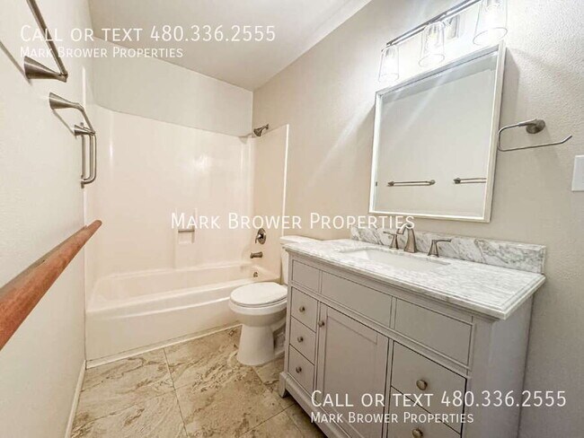 Building Photo - 910 E La Jolla Dr