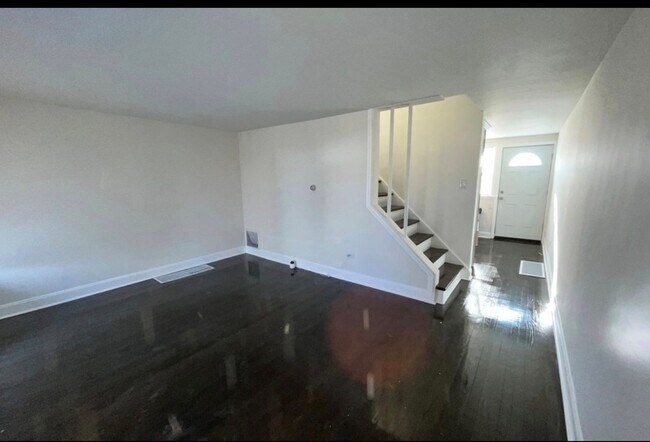 Building Photo - 113 E 37th Pl