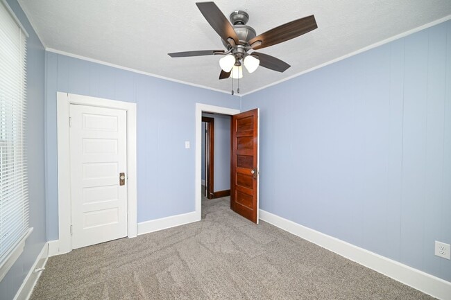 Building Photo - Large 4 Bedroom/2 Bath Home For Rent