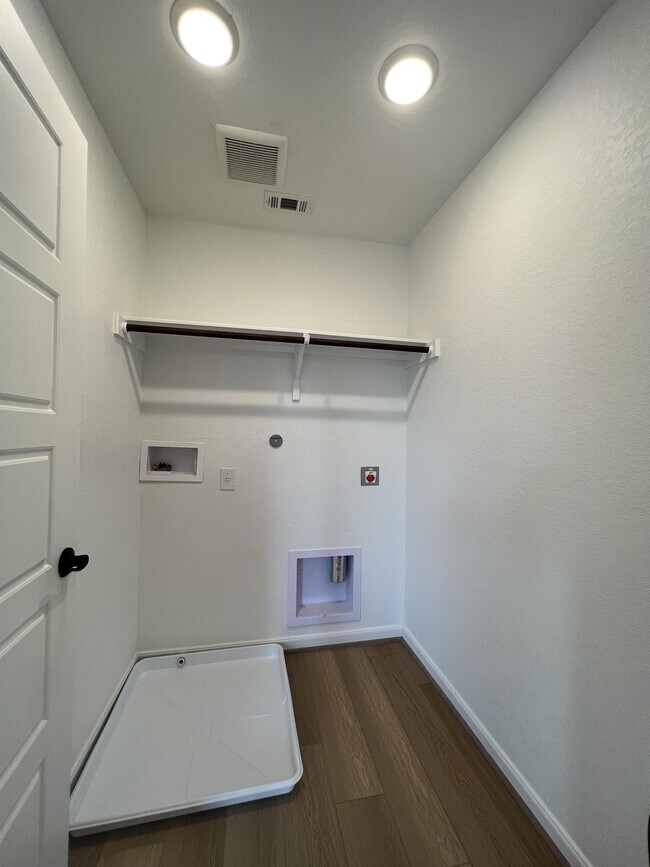 Building Photo - 16630 Daylight Ln