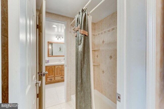Building Photo - 2 br, 2 bath Condo - 305 Swan Cove Ln