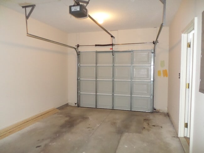 Building Photo - 400 Conley Dr