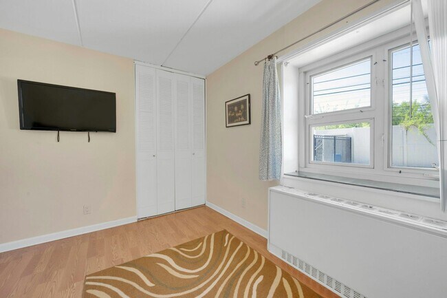 Building Photo - 470 Halstead Ave