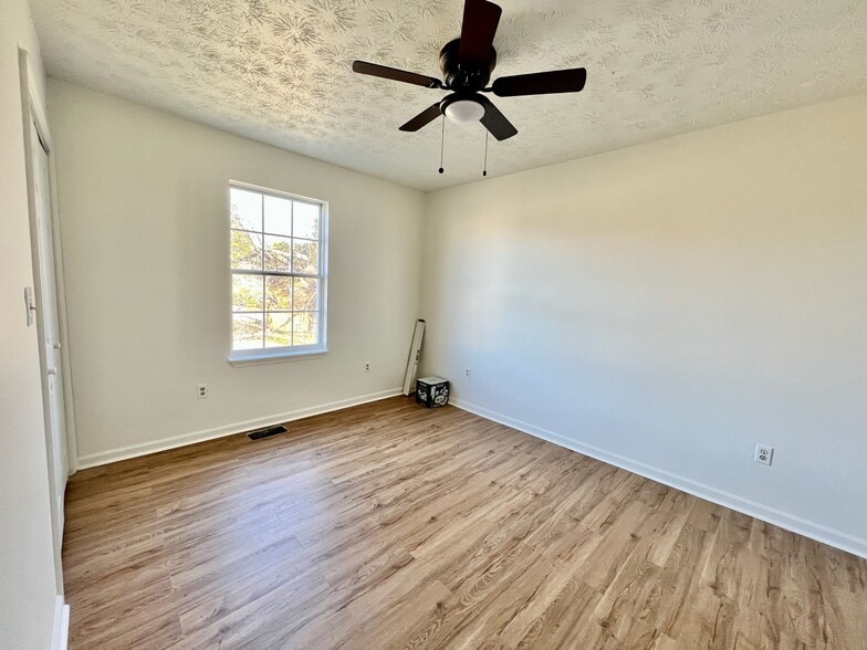 Building Photo - 127 W Franklin St