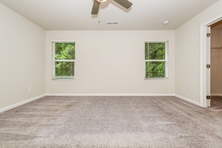 Building Photo - 3573 Saratoga Cir