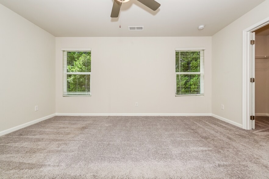 Building Photo - 3577 Saratoga Cir