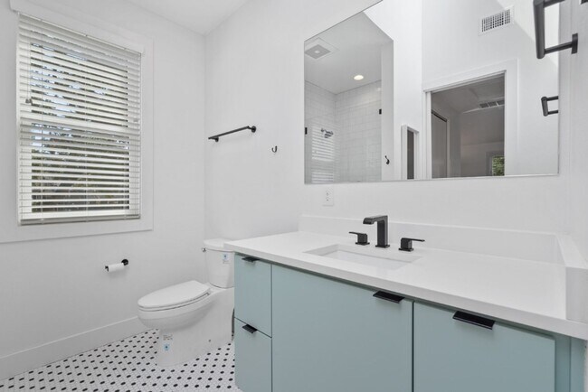 Building Photo - 4006 Avenue C