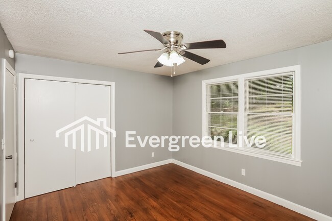 Building Photo - 1454 Fork Ave