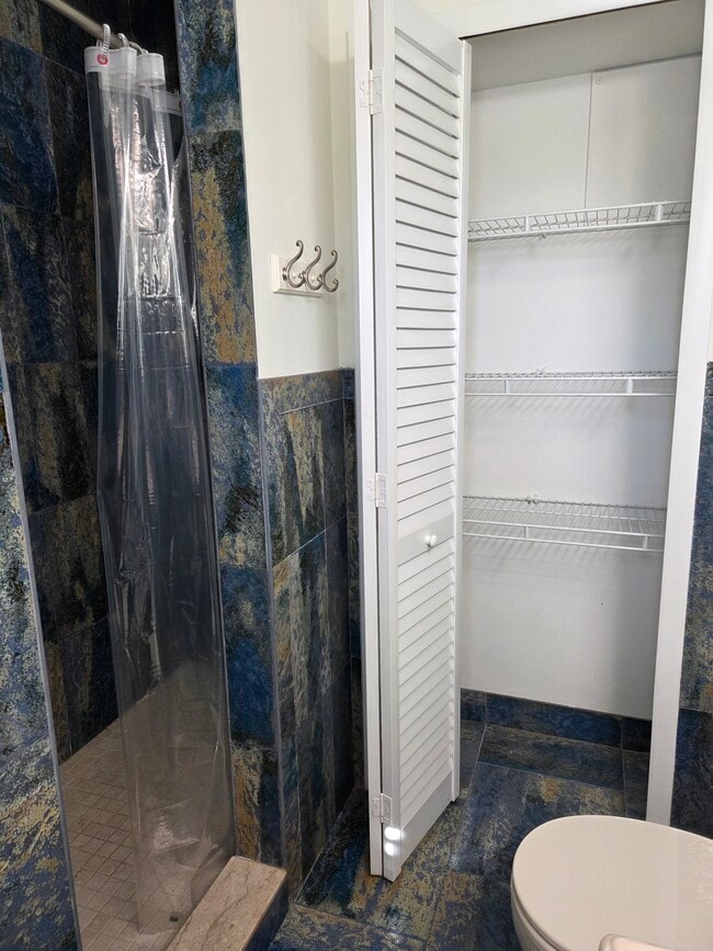 Building Photo - 1008 Macy St