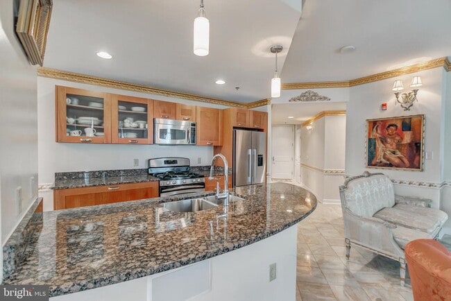 Building Photo - 5750 Bou Ave