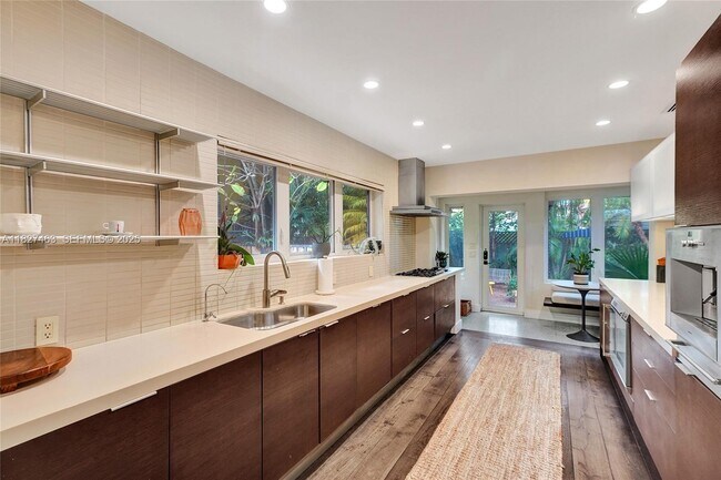 Building Photo - 669 NE 60th St