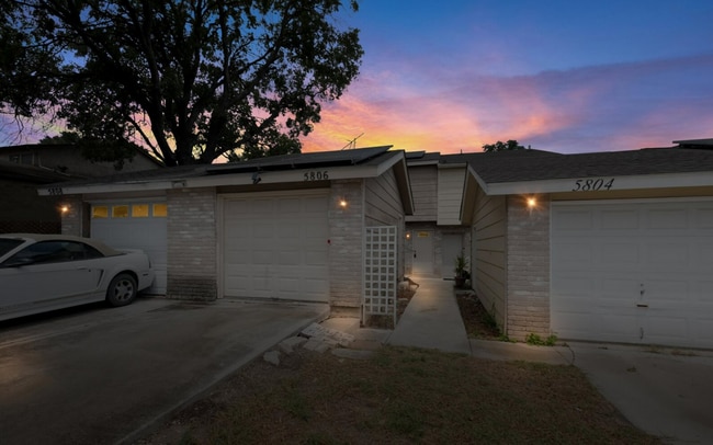 Building Photo - 5806 Rue Royale