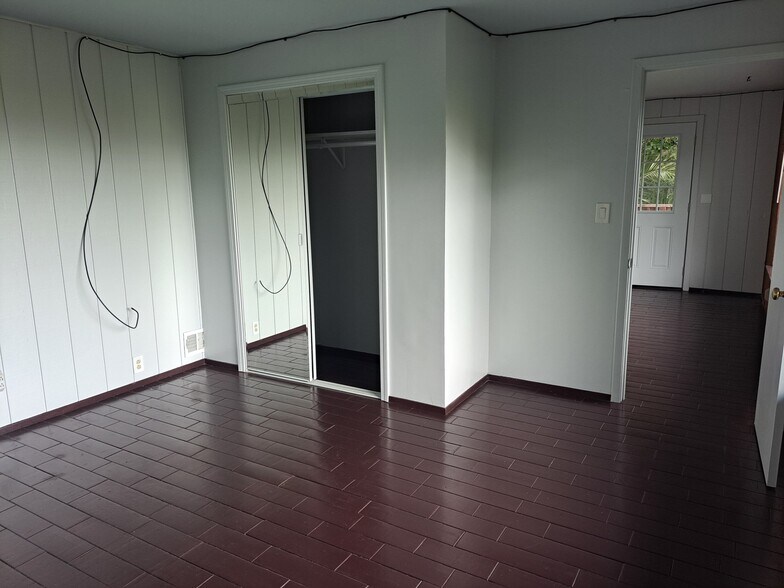 Building Photo - 6170 Plymouth Ave