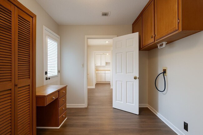 Building Photo - 1806 Heatherton Dr