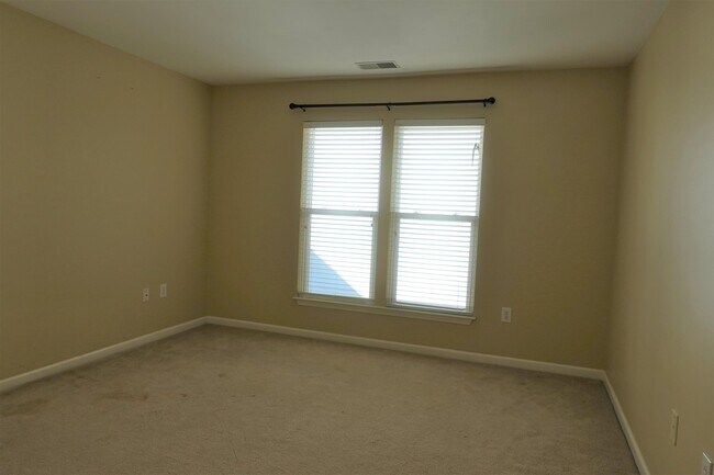 Building Photo - 233 Highgate Cir