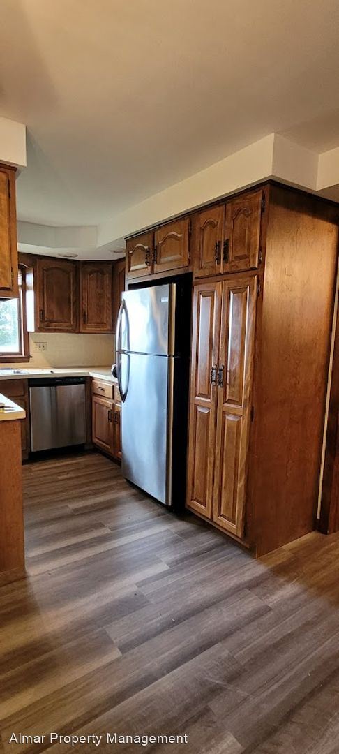 Building Photo - 3 br, 1 bath House - 9108 Township Road K