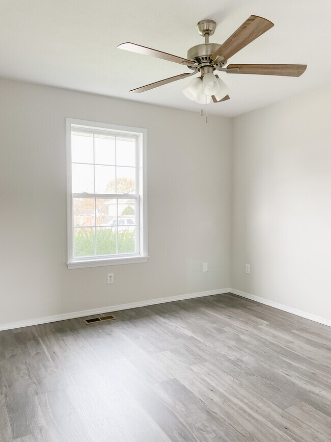 Bedroom - 704 N Cottonwood Ave