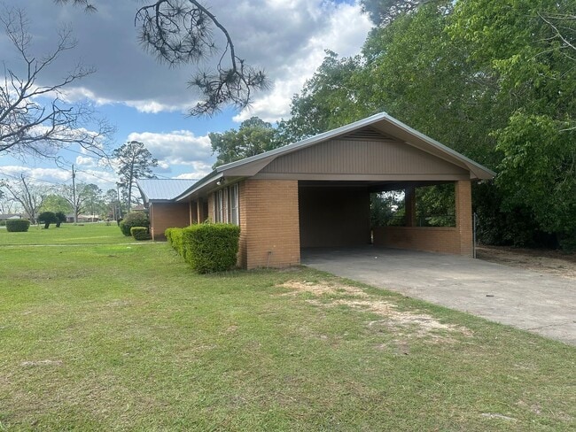 Building Photo - 4 Bed/2 Bath House