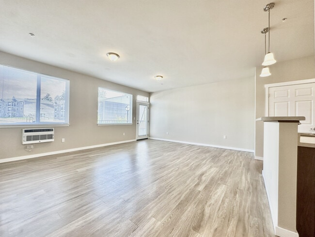 Building Photo - Assembly Trail