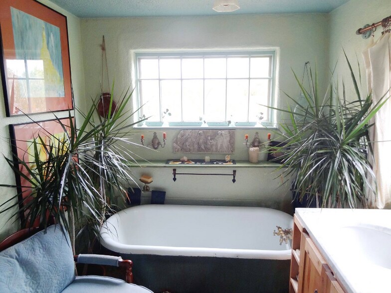 Building Photo - 519 La Lomita Rd