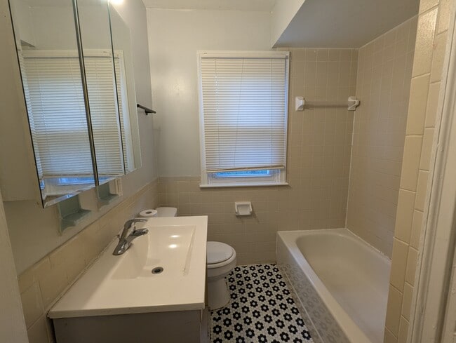 Building Photo - 2983 Moreland Dr