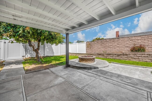Building Photo - Charming La Habra Corner Lot Home.  4 Bedrooms & 2 Bath