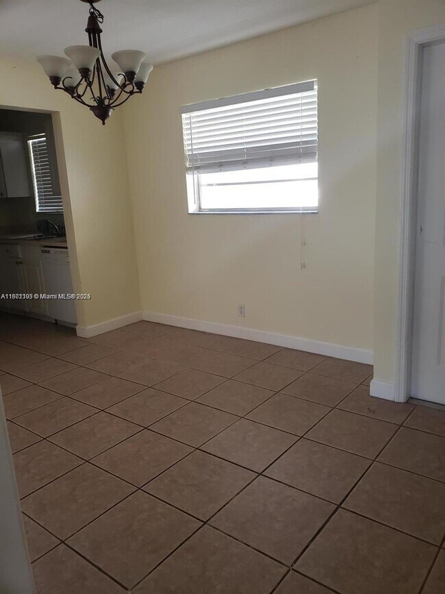 Building Photo - 10330 N Military Trl