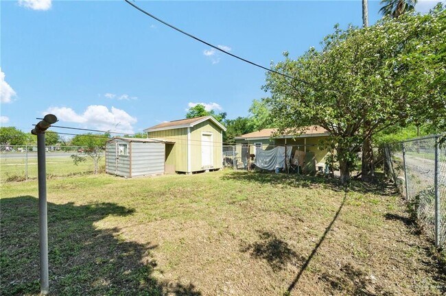 Building Photo - 1716 Ivy Ave