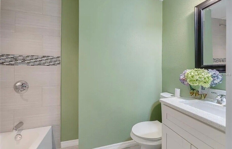 Building Photo - 5321 Grandview Dr