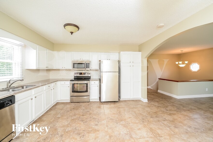 Building Photo - 6020 Stone Bluff Dr